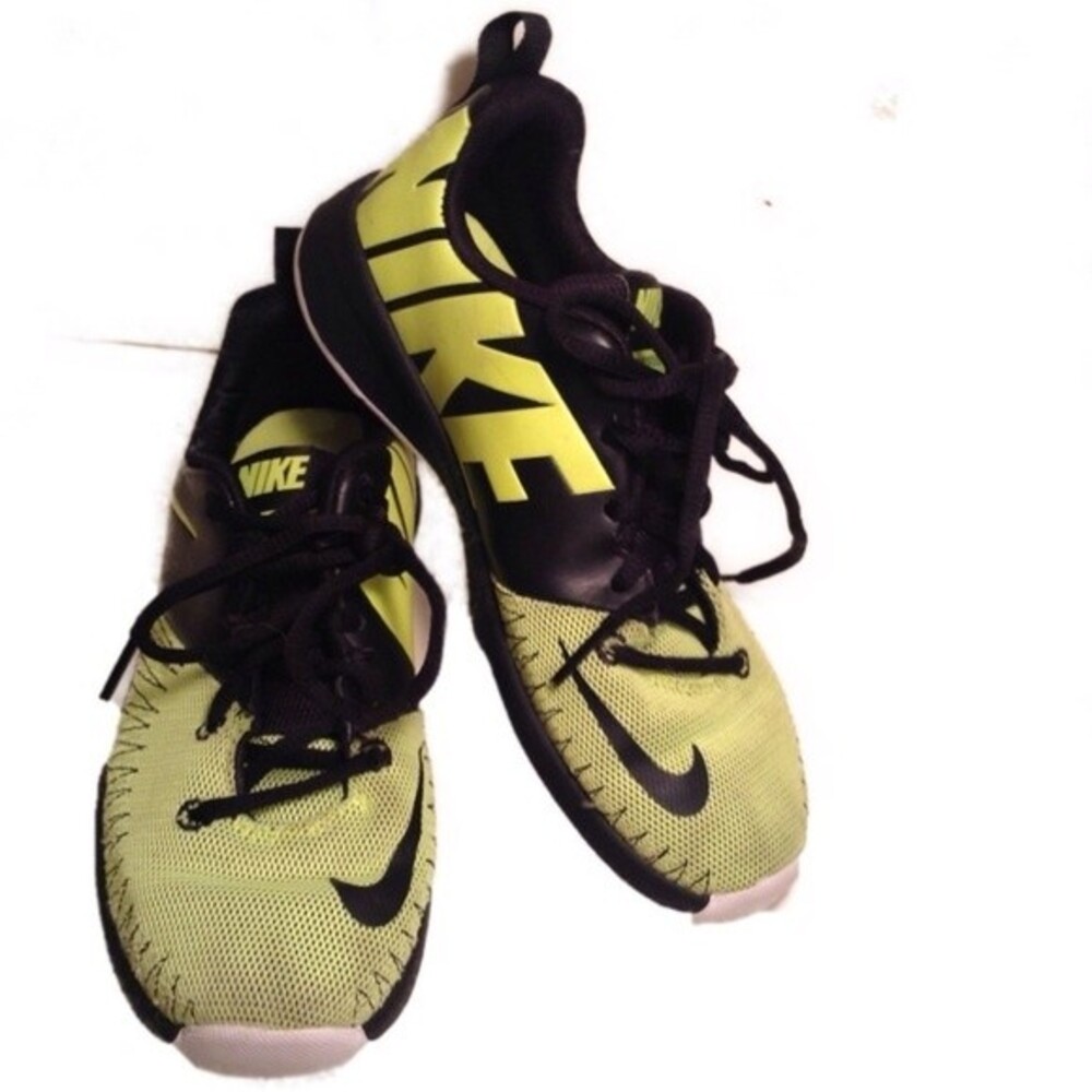 Nike Team Hustle D7 Neon Sneakers